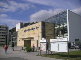 Haupteingang des Universätsklinikums in Jena - Neulobeda
